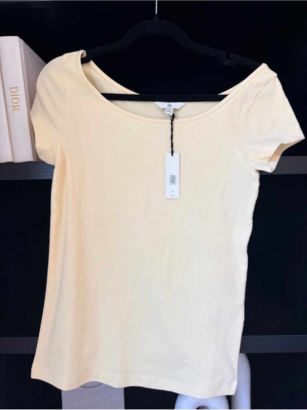 Banana Republic Scoop Neck Cap Sleeve T-Shirt Size Small Vanilla Color NWT
